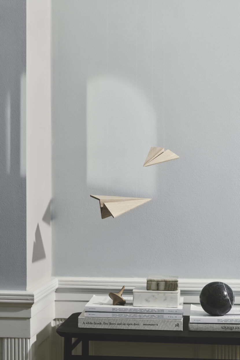 Boyhood: Collezionabili in Legno con un Tocco di Magia Boyhood_maverick_oak_hanging_high_res