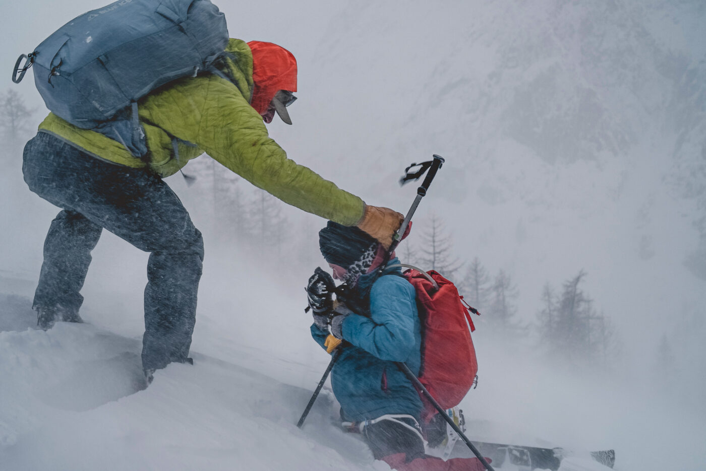 Zoe Hart e Max crescono i loro figli in montagna, tra pendii, libertà e natura selvaggia. Una serie di corti racconta la loro straordinaria normalità.