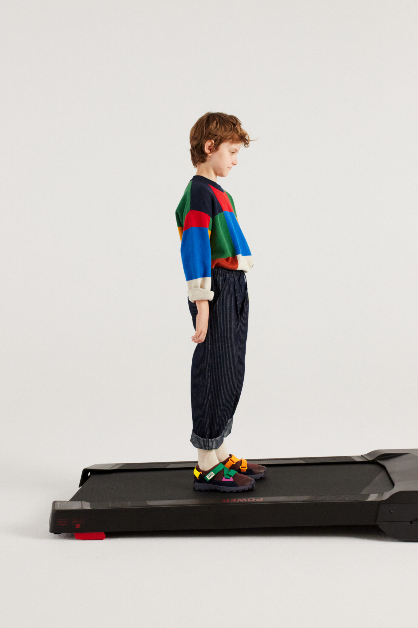 Una collaborazione che unisce design ironico e comfort tecnico. Bobo Choses e Camper firmano una collezione kids che non passa inosservata.