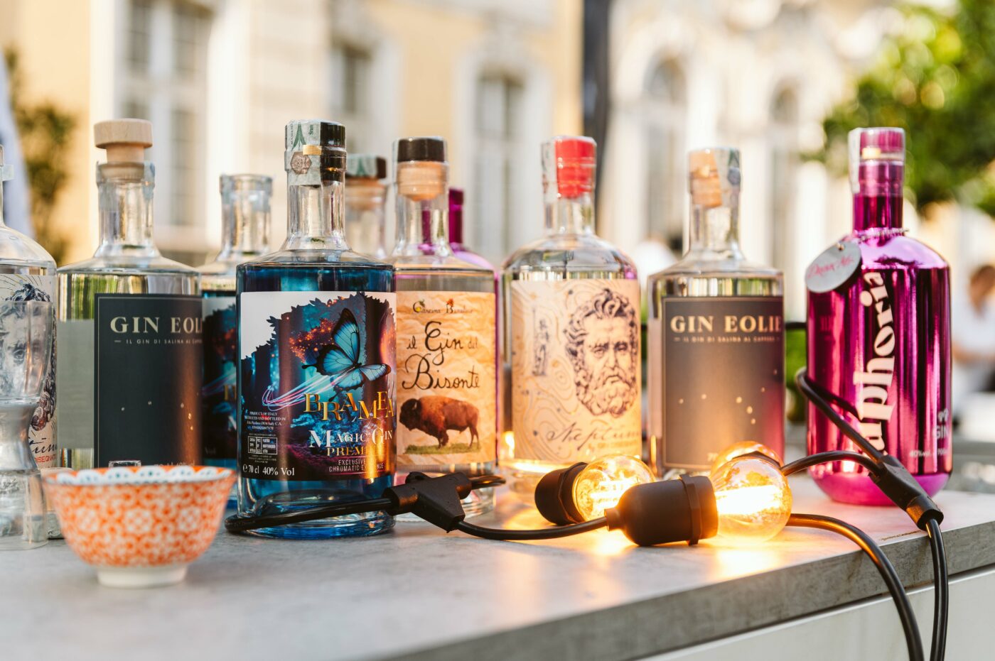 Creare un gin personalizzato oggi è possibile. Iltuogin.it è l’atelier del distillato: tecnico, creativo, flessibile. E tutto made in Italy.