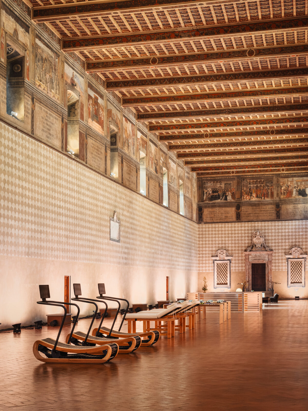 20260319_NB_RUNNINGSPACE_ROME_7ASSETS_DROP1_HD_4x5@adrienozouf-1