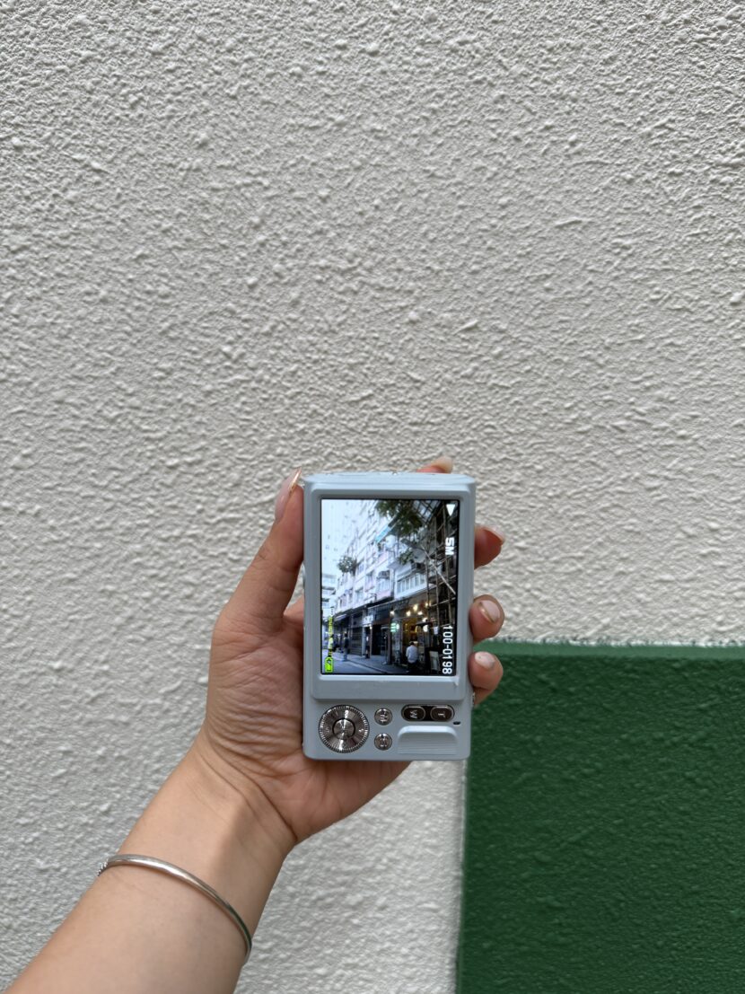 YASHICA x Peanuts DP-100_Lifestyle 4