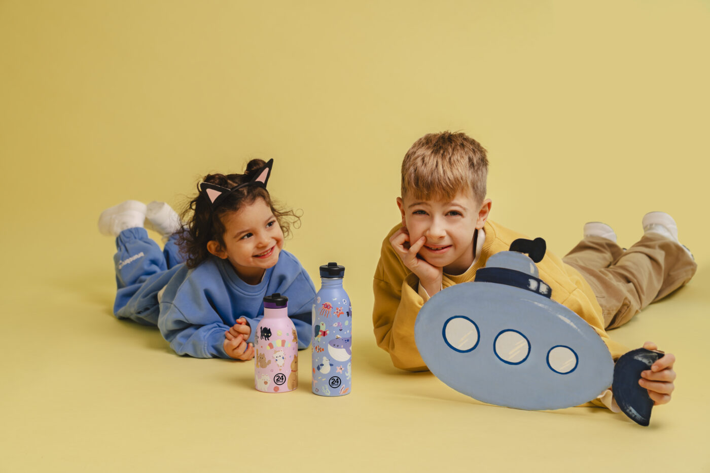 24Bottles presenta due novità pensate per accompagnare fasi diverse della crescita con design, funzionalità e identità. La nuova Young Collection debutta con sticker personalizzabili, mentre la Kids Collection 2026 rinnova l’offerta per i più piccoli.