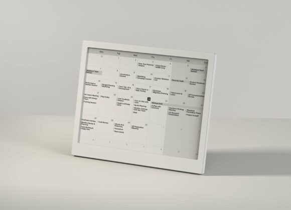 TRMNL X, il display ePaper che mette le informazioni in bella vista x-white-stand_9ada3597-64f3-48dc-947a-2d727109c595 (1)