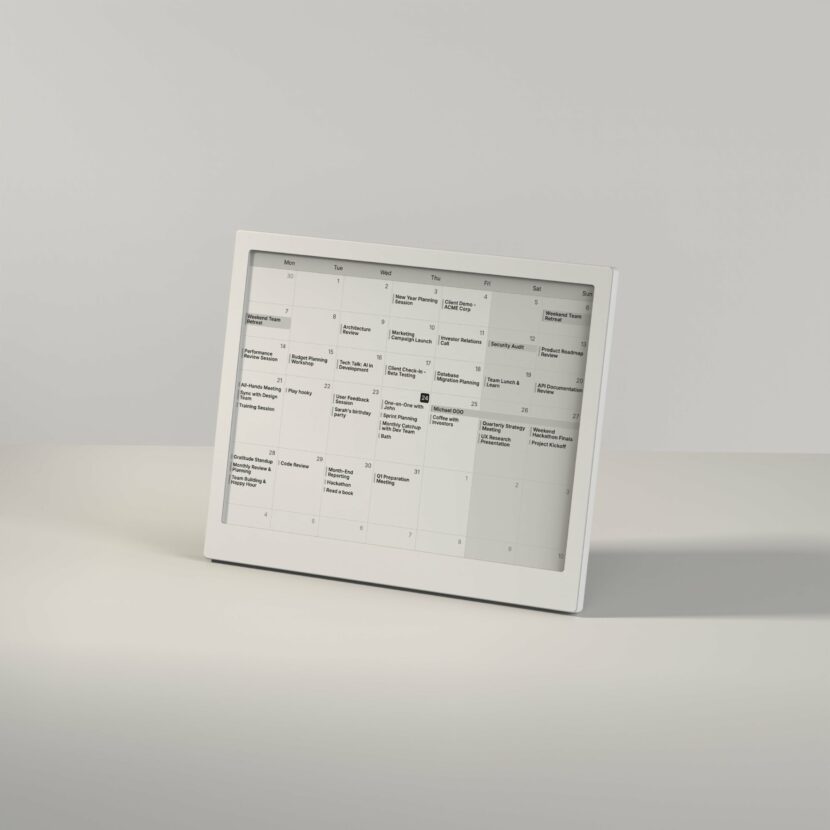 TRMNL X, il display ePaper che mette le informazioni in bella vista x-white-stand_9ada3597-64f3-48dc-947a-2d727109c595 (1)